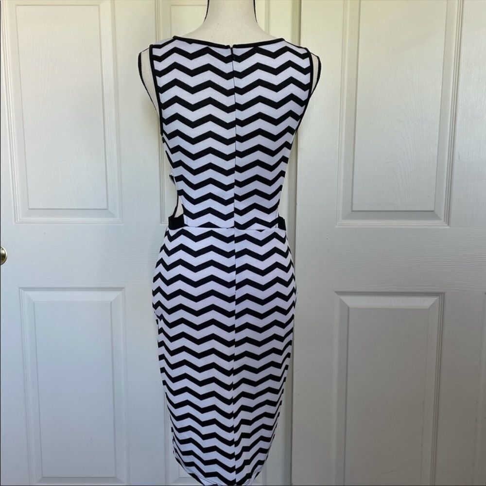 ModCloth Sis Sis Black and White Chevron Body Con Dress, Large - Picture 2 of 9